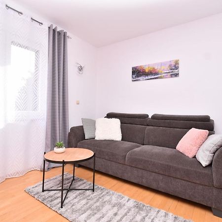 Sunny Garden Sibenik, Cozy Apartment Near Old Town エクステリア 写真